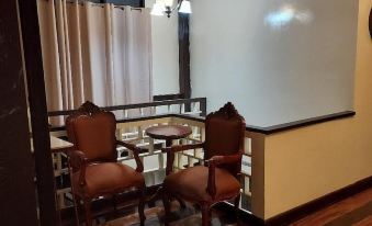 Tops Lodging House - Housity