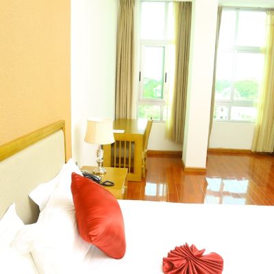 Deluxe Room, 1 King Bed, Accessible, Lake View