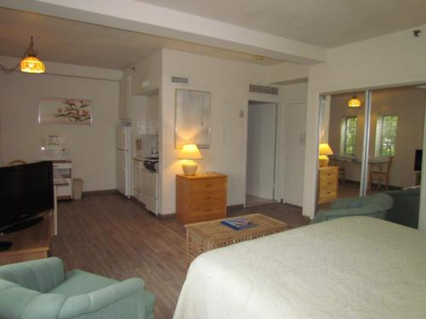 行政开放式客房， 1 张大床