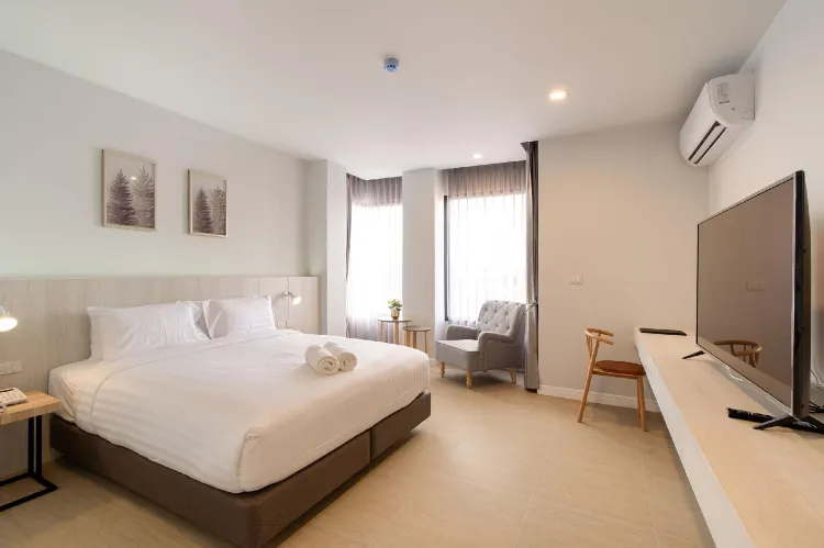 ห้องดีลักซ์คอร์เนอร์เตียงใหญ่สำหรับ 1 ท่าน ปลอดบุหรี่