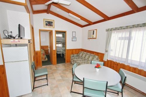 Wangaratta Caravan ParkStandard Family Room