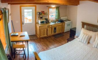 Talkeetna Love-Lee Cabins