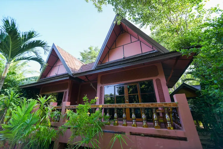 ห้องสามท่าน พร้อมเตียงควีนไซส์ 1 และเตียงเดี่ยว 1