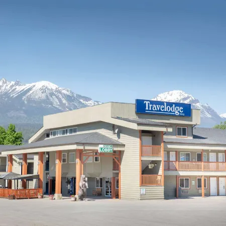Travelodge by Wyndham Golden Sportsman Lodge