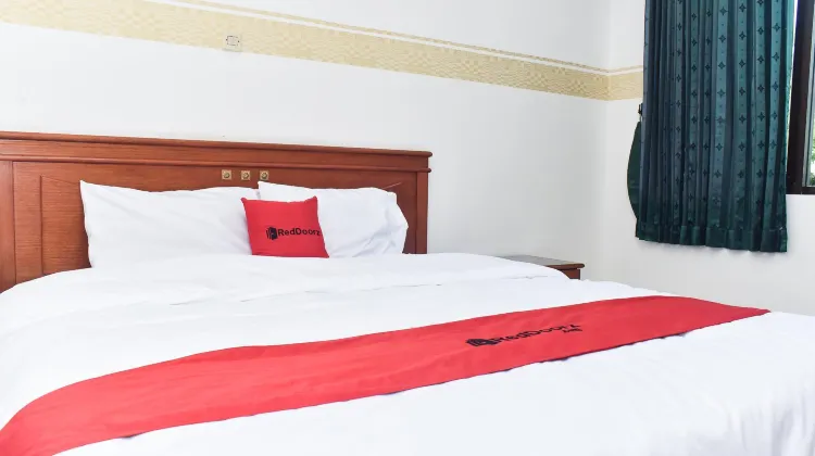 RedDoorz near Lenmarc Mall Surabaya 部屋
