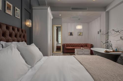 带浴缸的豪华套房