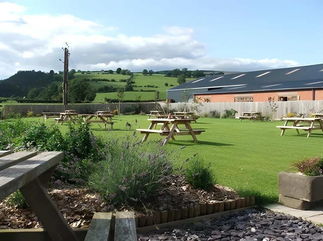 The Lowfield Inn - West Midlands