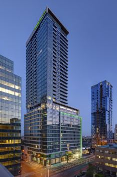 Holiday Inn & Suites MONTREAL CENTRE-VILLE OUEST by IHG