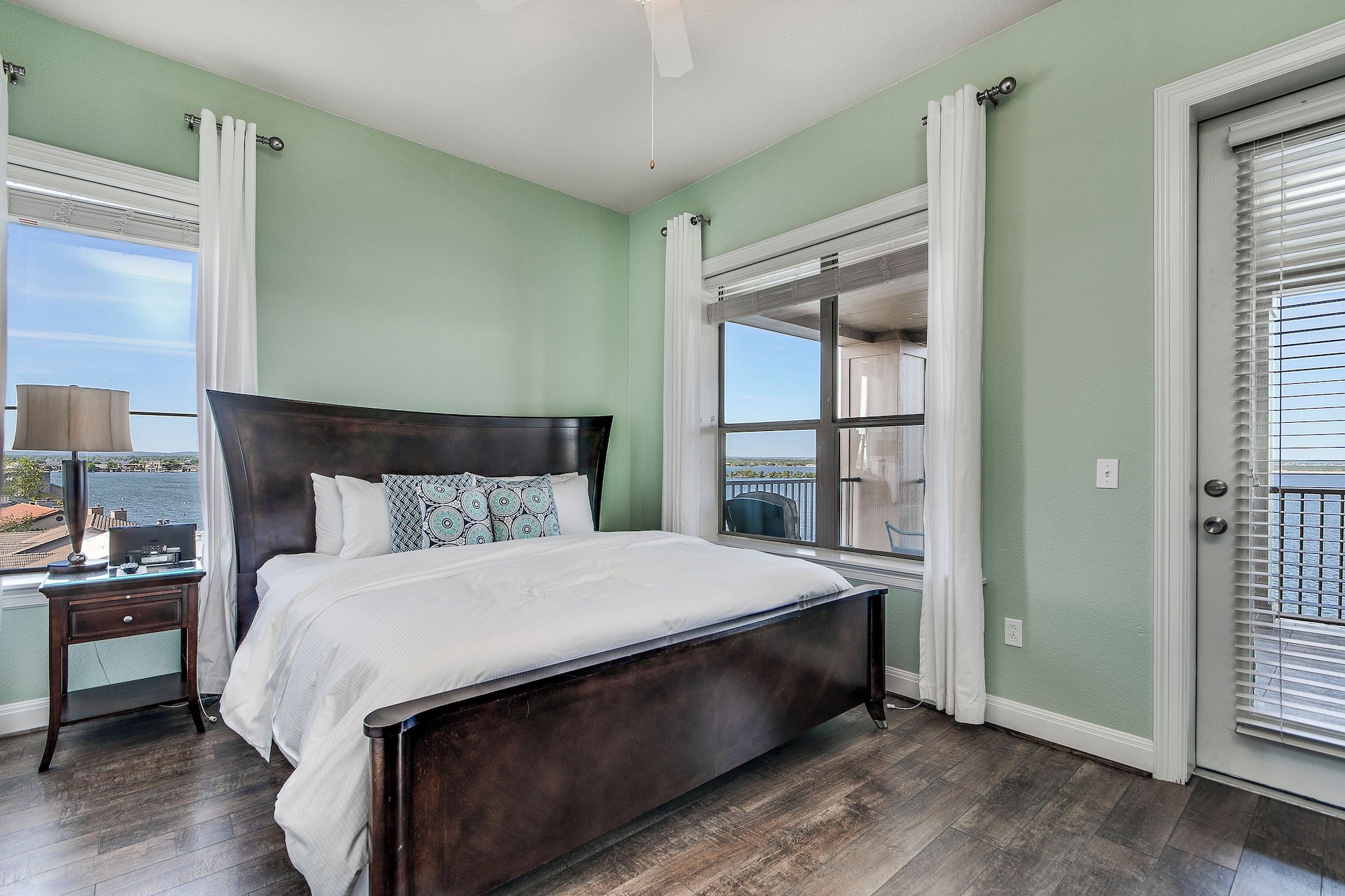 尊贵客房， 多张床