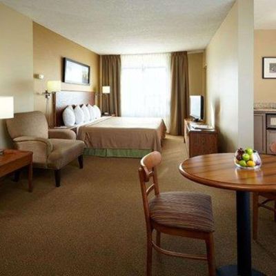 Queen Suite With Sofa Bed-Non-Smoking Quality Inn & Suites P.E. Trudeau Airport Promo Code