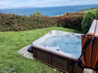 Private luxury log cabin with hot tub and stunning views!