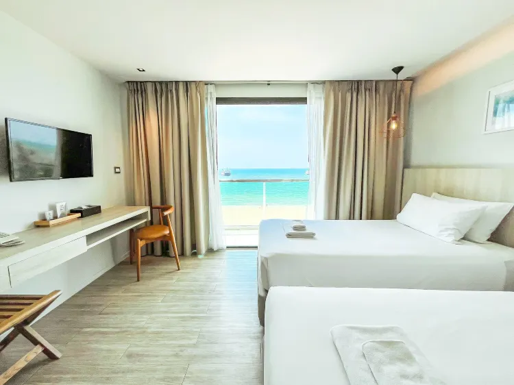 ห้องดีลักซ์ วิวทะเล เตียงคู่