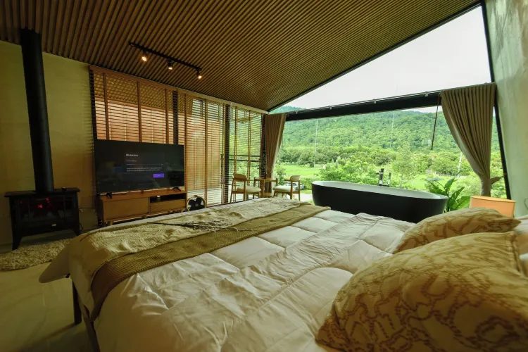 Luxury Cabin, Hill View