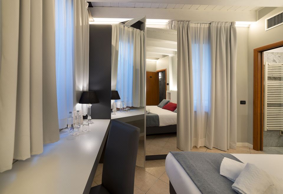 舒适双人房， 1 张大床， 阳台