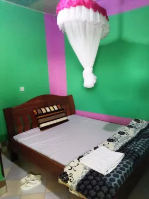 Holy Guest House Hotele w: 