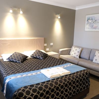 Queen Room Sapphire Palms Motel Promo Code