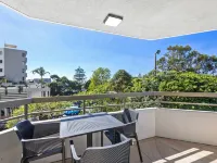 Newport Mooloolaba Apartments Hotels in Mooloolaba