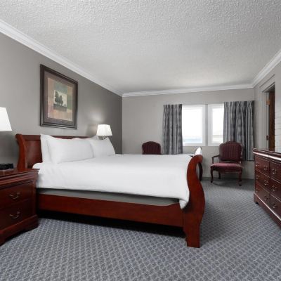1 King Bed, Suite, Jetted Tub, Full Kitchen, Non-Smoking Stanford Inn & Suites Promo Code