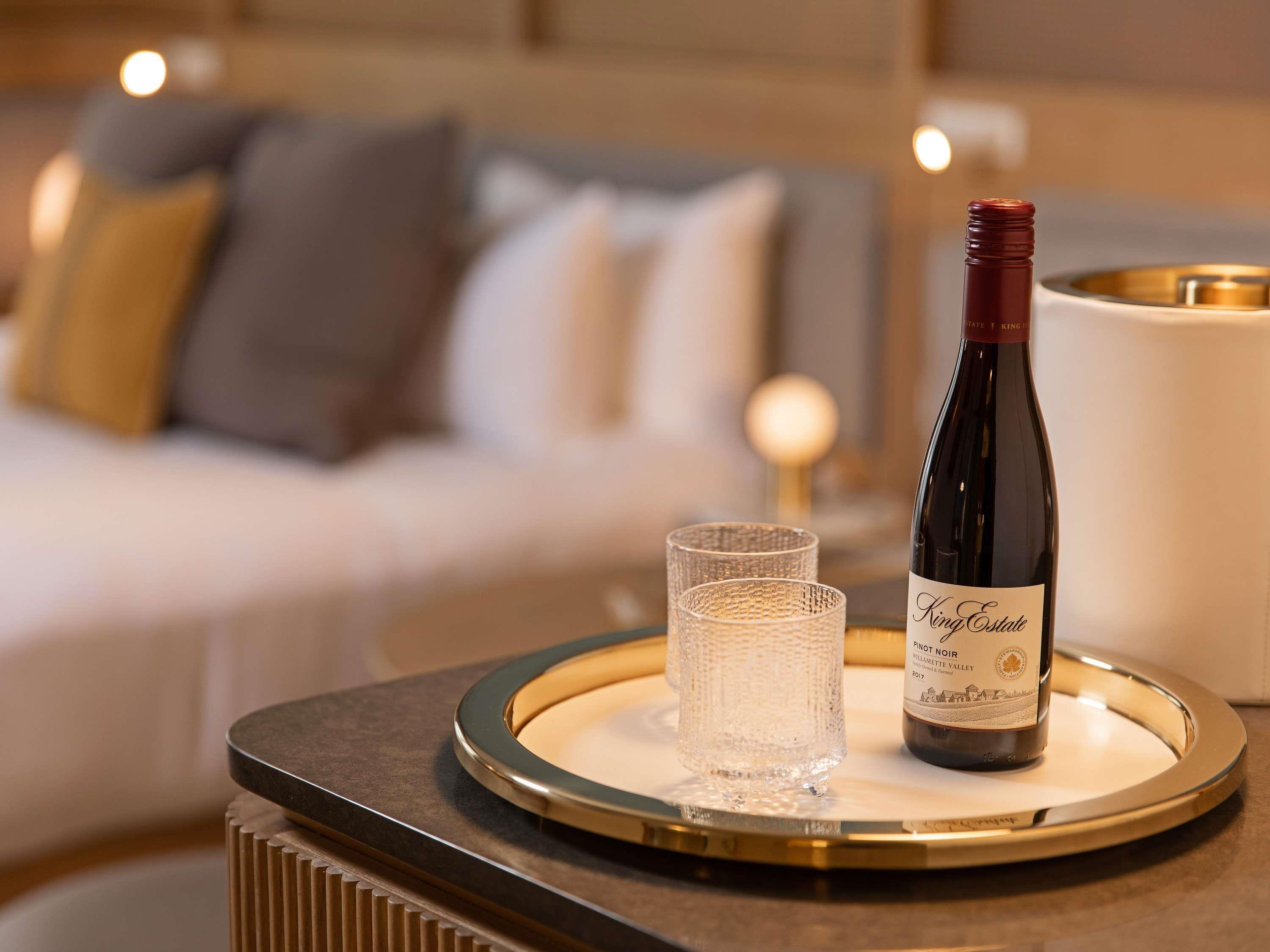 高级特大号床间