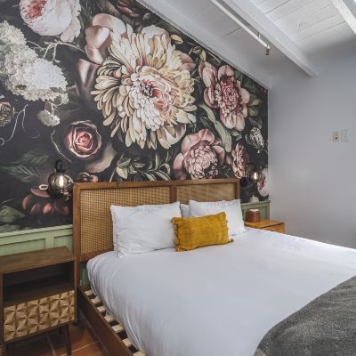 Queen Signature Suite Fleur Noire Hotel Promo Code