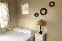 Sheridan's Place - 1 minute walk to the beach Hotels in 