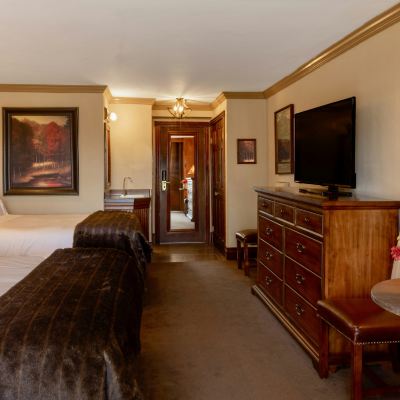Oak Knoll Two Queen Room Mirror Lake Inn Resort and Spa Promo Code