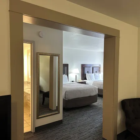Quality Inn & Suites Everett Отели в г. Эверетт