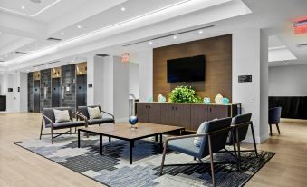 DoubleTree by Hilton New York JFK Airport - Housity