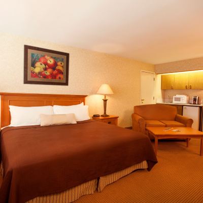 Classic King Room Cousin's Country Inn Promo Code