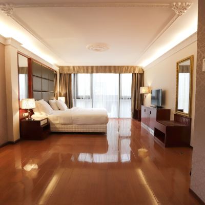 Junior King Suite with Bathtub Chasse Hotel Promo Code