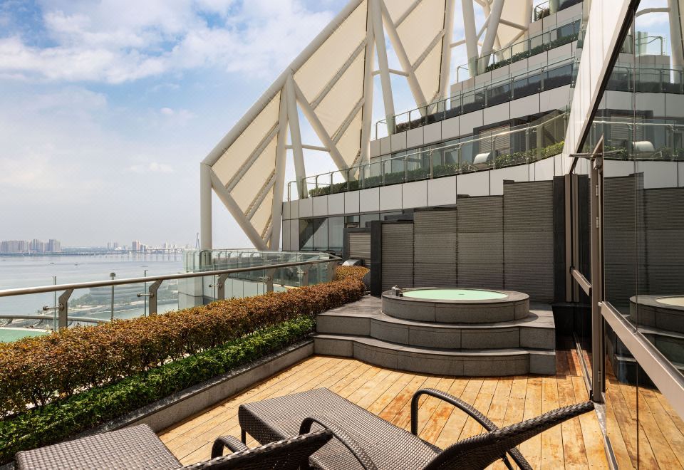 行政尊贵海景大床房