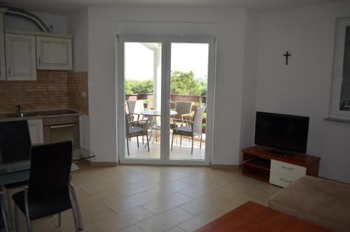 带阳台的两卧室公寓