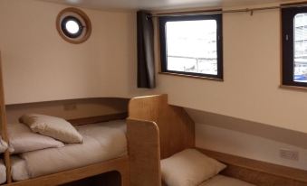 Kyle Blue Bristol - Luxury Hostel Boat