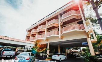 Twin Palms Suites and Residence Pattaya