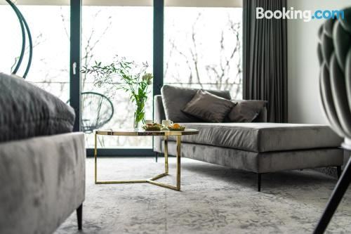 带阳台和海景的豪华双人房