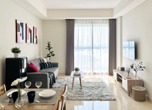 Stylish Seaview 3 Br Condo at Pik Apartment