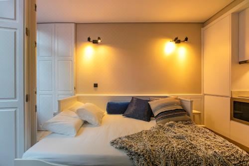 Oldtown Studio One-Bedroom Apartment