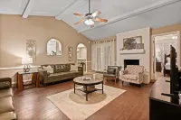 Red Raider House + Hot Tub + Game Room + 4Br Sleeps 18 + Central Lbk