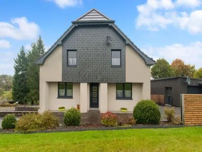 Holiday Home in Bullingen with Garden Hotels in 