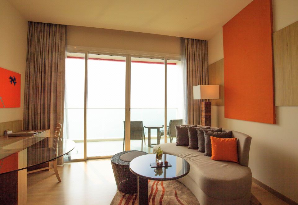 Mövenpick Siam Hotel Na Jomtien PattayaPremium King Room With Sea View