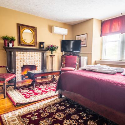 The Victorian Suite McGee's Inn Promo Code