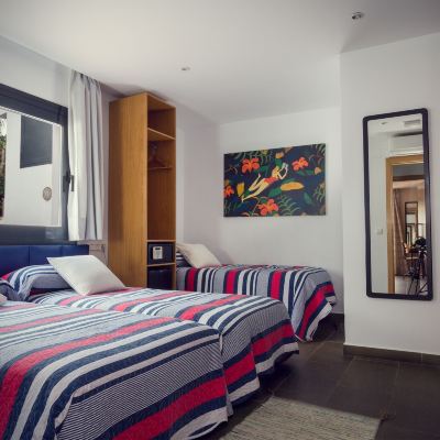 Triple Room, 3 Twin Beds (Cobalto) Pixel Promo Code