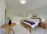 Hillside Escape- Private Pool & Breathtaking Sunset over the Town Hoteles en 