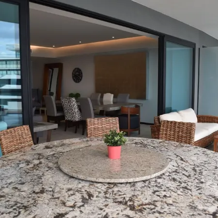 Beautiful Beach front Condo with pool and Espectacular ocean views