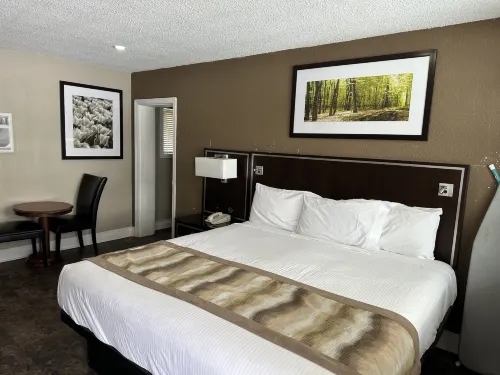 Champlain Motor Inn