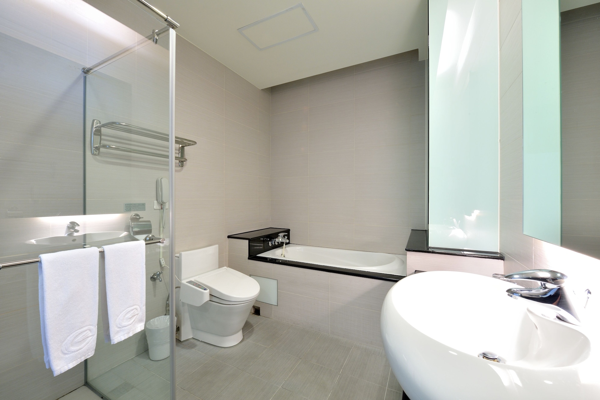 Shinkansen Grand Hotel精致双人房