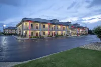 Red Roof Inn & Suites Calhoun Hotels in 