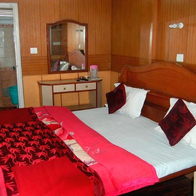 Deluxe Double Room With Mattress