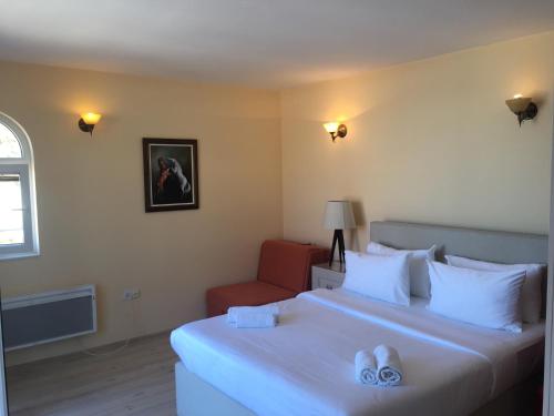 两卧室公寓阳台和海滨左侧