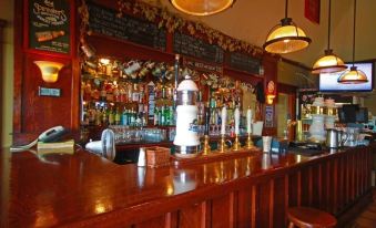 Spinnakers Gastro Brewpub & GuestHouses